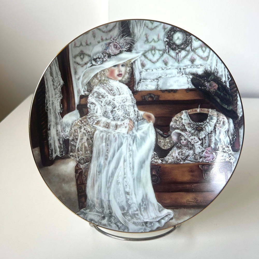Knowles Olivia Collector Plate Corinne Layton Heirlooms & Lace 1990 8.5"